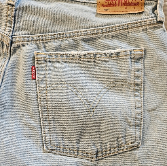 Levi's 501's Classic Light Blue Jean Shorts Size 32 - Picture 2 of 11